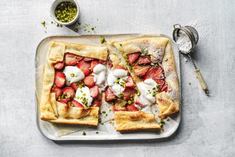 Grilled strawberry tart