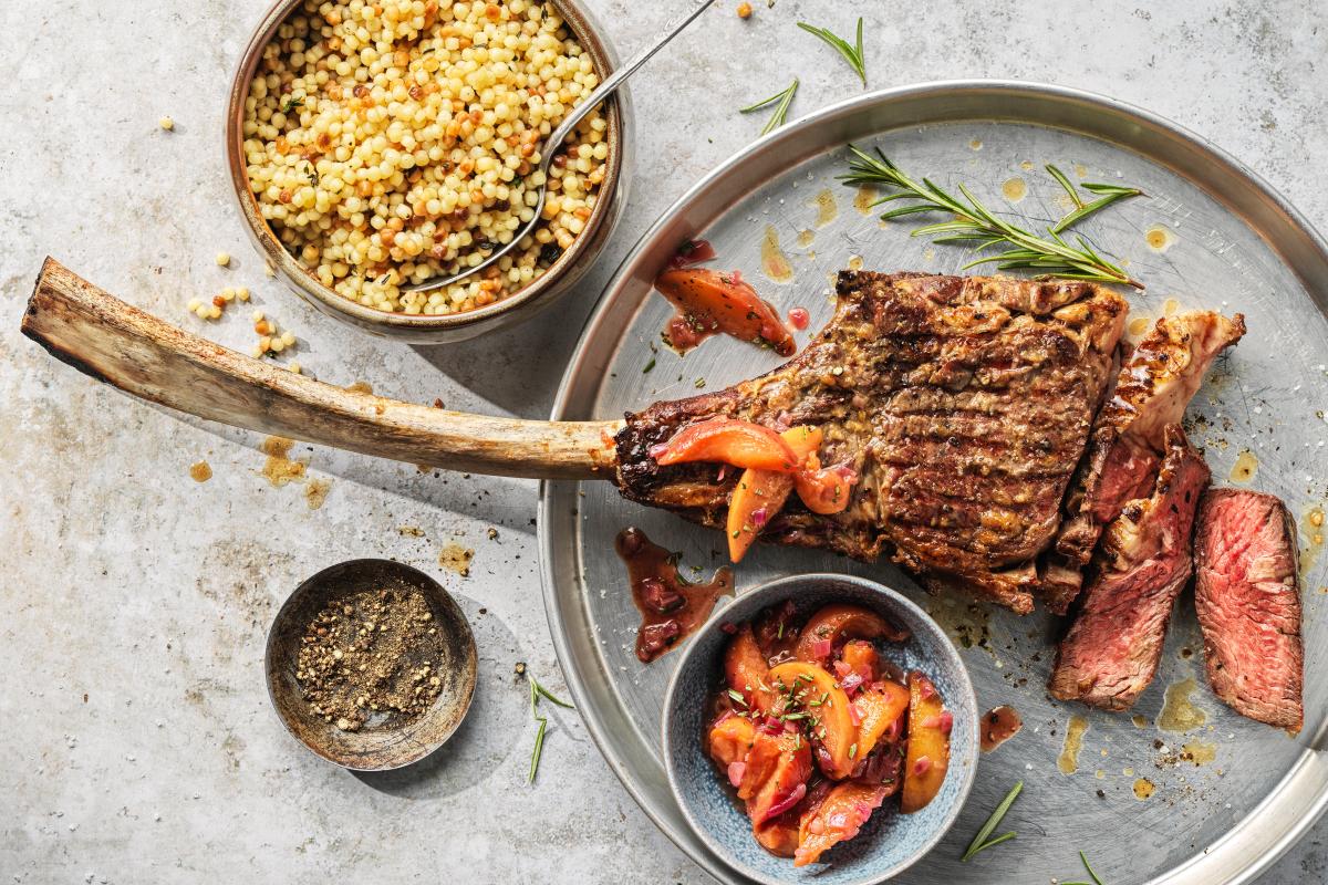 Tomahawk steak with peach - Recipes | fooby.ch