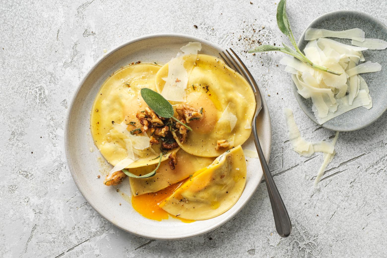 Kräuter-Eigelb-Ravioli - Rezepte | fooby.ch