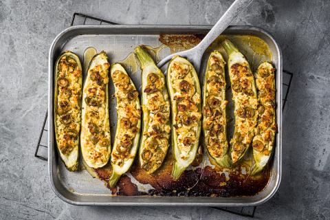 Stuffed courgettes with feta 