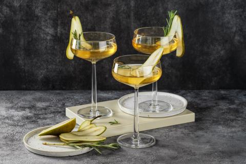 Hot pear and Lillet cocktail