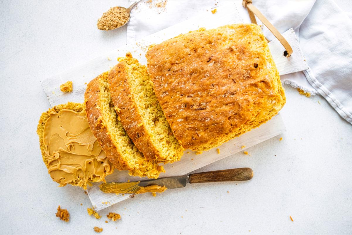 Simple vegan carrot bread with pistachios - Recipes | fooby.ch