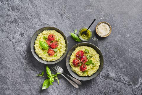 Risotto with pesto and tomatoes