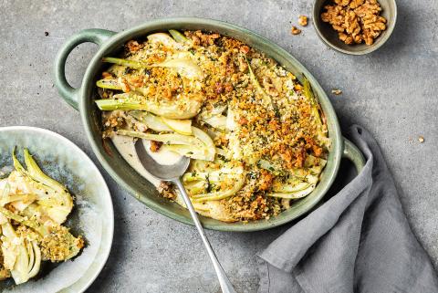 Fennel and apple gratin with a crumb topping