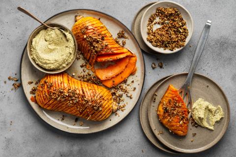 Roasted squash with hummus 