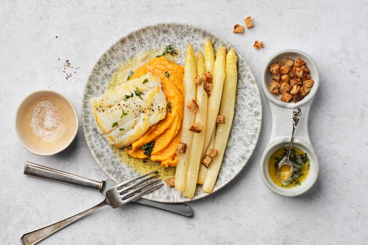 Dorsch mit Süsskartoffeln und Spargeln - Rezepte | fooby.ch Dorsch mit Süsskartoffeln und Spargeln - Rezepte | fooby.ch