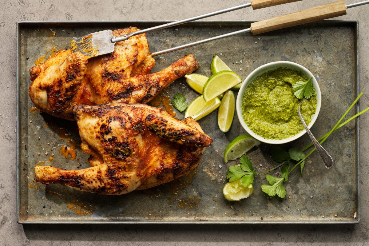 Poulet vom Grill mit Koriandersauce - Rezepte | fooby.ch