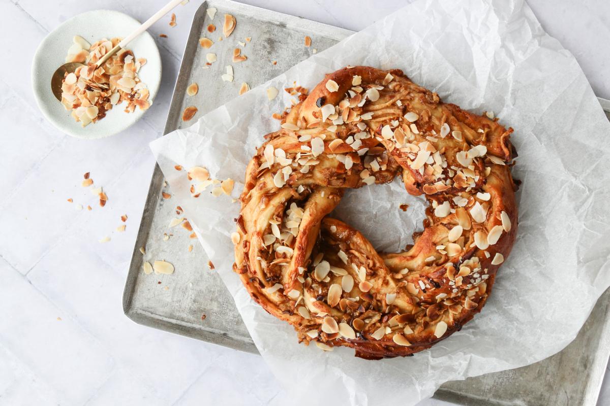 Caramel & pear bread wreath - Recipes | fooby.ch