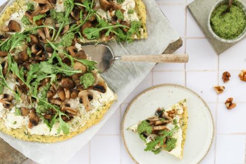 Polenta-Pizza mit Pilzen