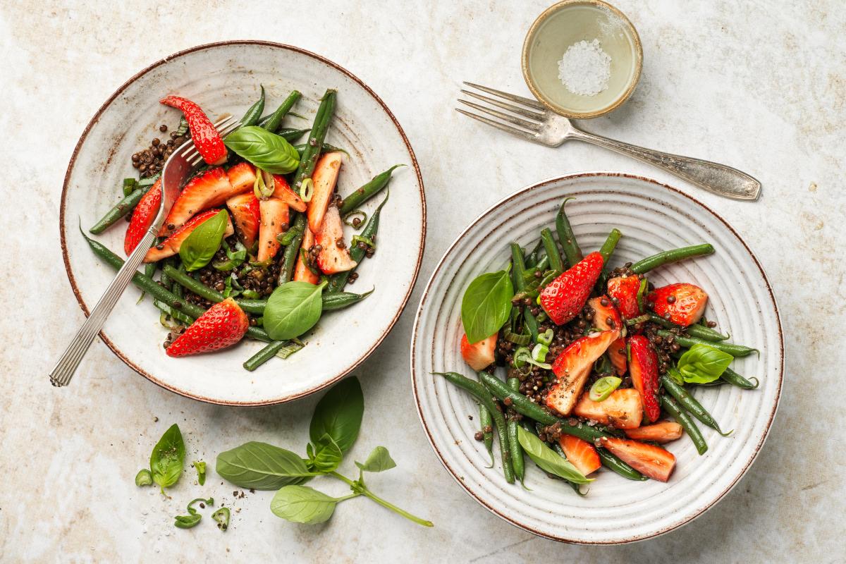 Strawberry and bean salad with lentils - Recipes | fooby.ch