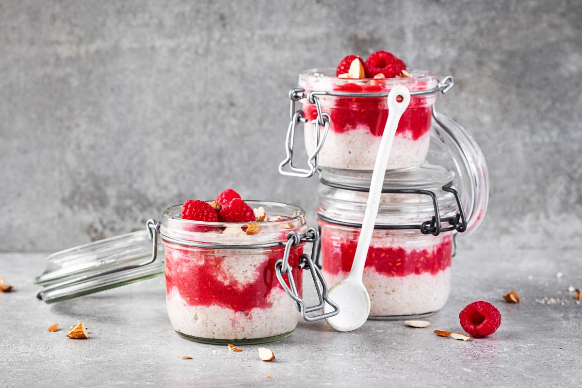 Overnight oats with raspberries - Recipes | fooby.ch