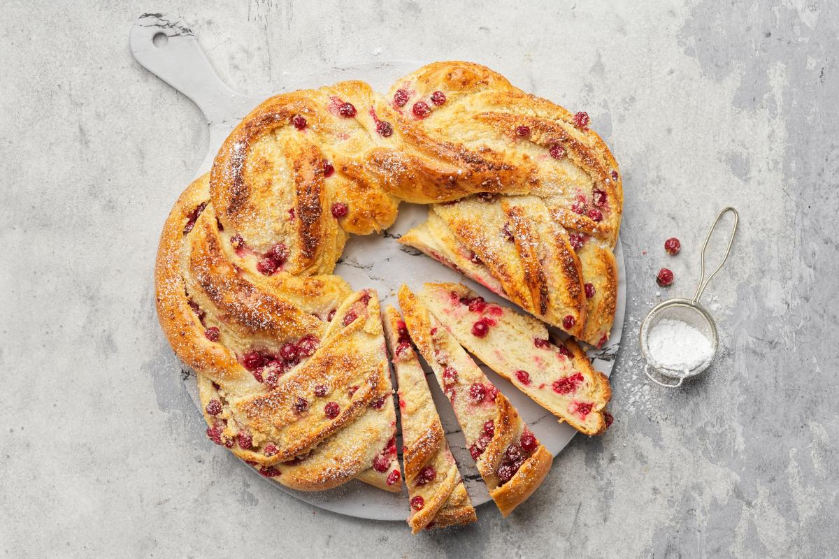 Johannisbeeren-Mandelkranz - Rezepte | fooby.ch