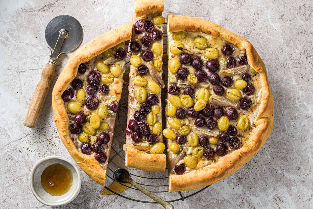 Trauben-Fladen mit Gorgonzola - Rezepte | fooby.ch