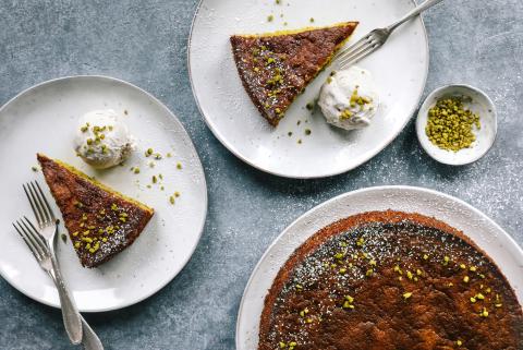 Pistachio cake with olive oil 