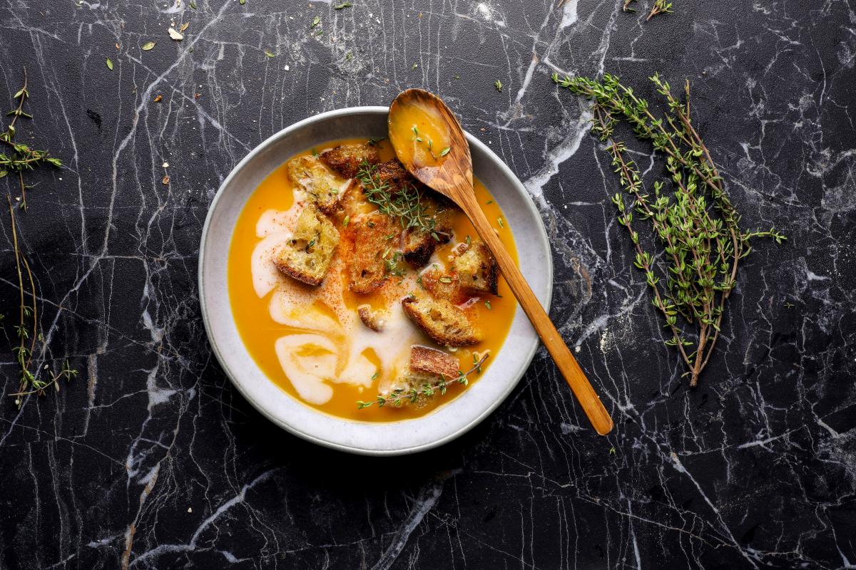 Kürbissuppe mit Thymian und Chili - Rezepte | fooby.ch