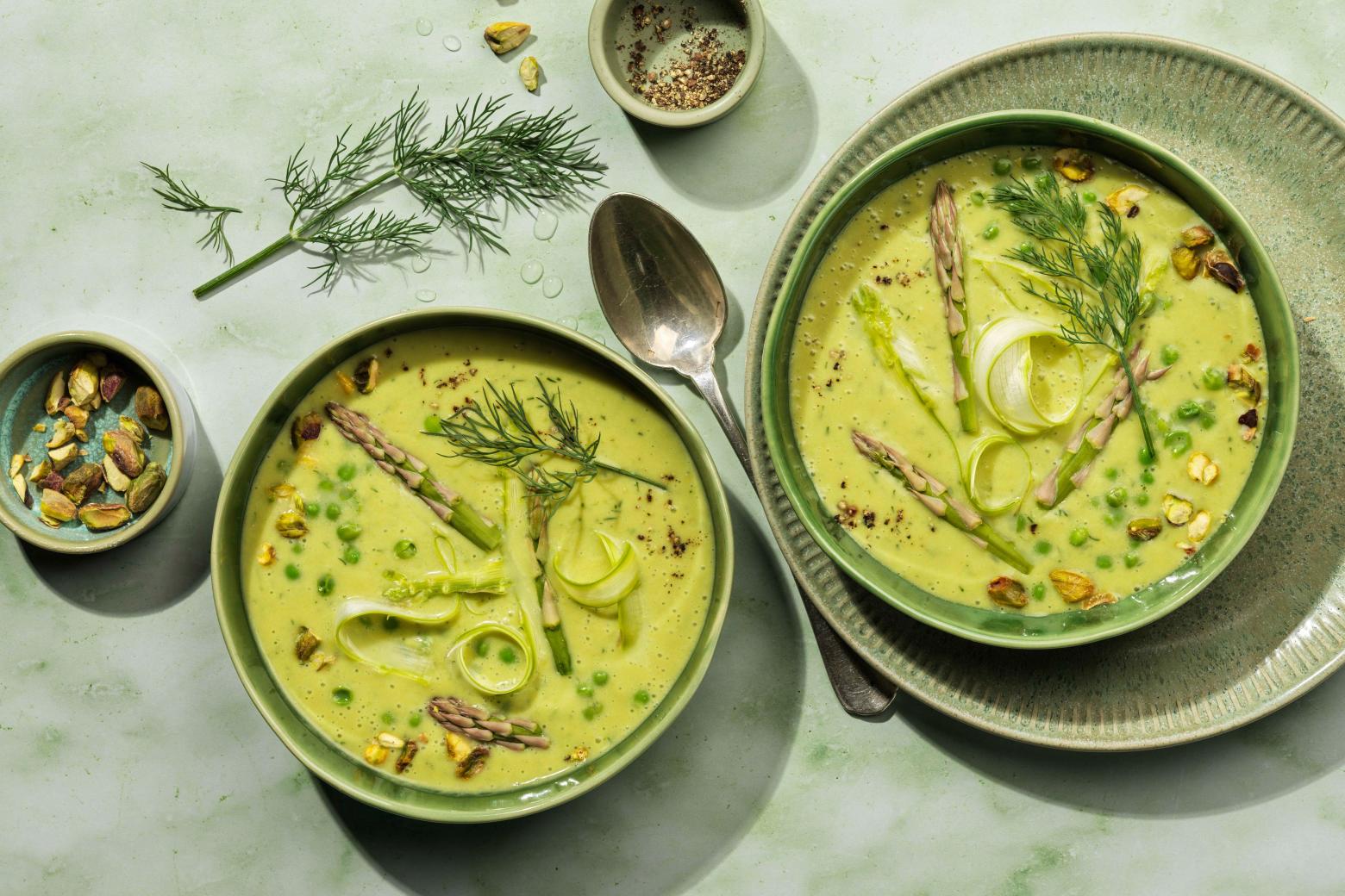 Minestra fredda di asparagi e aneto