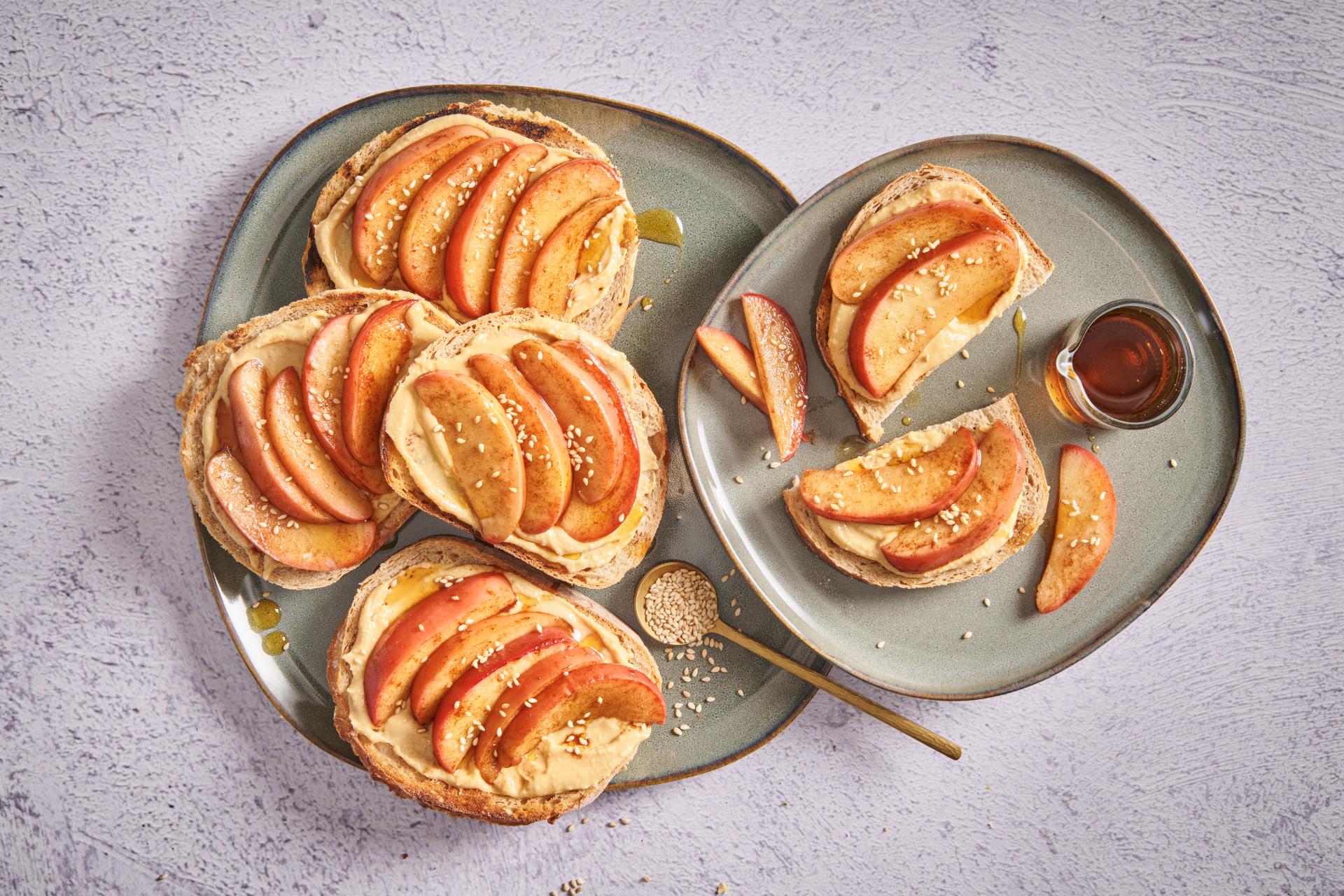 Colazione con pane, mele e arachidi - Ricette