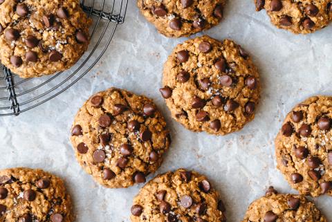 Kürbis-Cookies mit Schokoladenwürfeli
