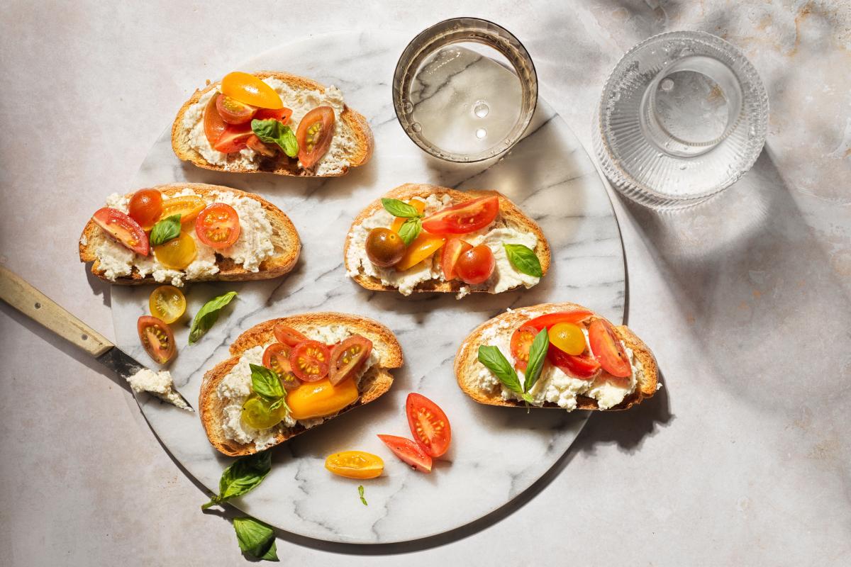 Crostini mit Tomaten und Mozzarella - Rezepte | fooby.ch