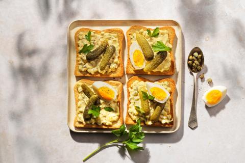 Egg canapés