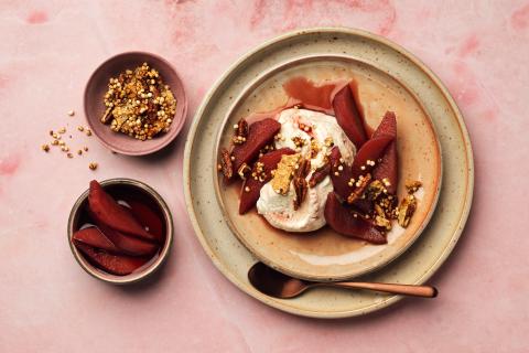 Rotweinbirnen mit Kardamomcreme