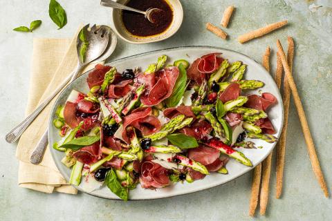 Asparagus carpaccio with dried meat