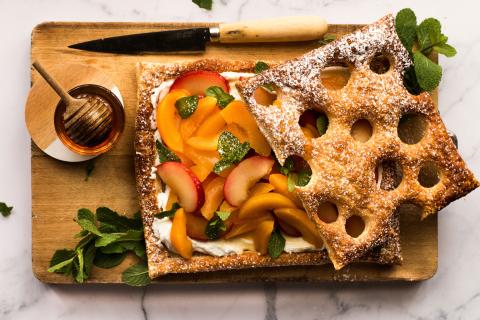 Tourte aux fruits sur ricotta au miel