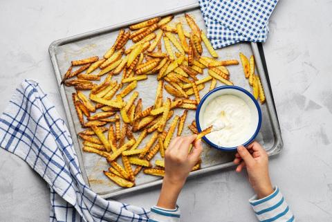 Pommes frites mit Knoblauch-Dip