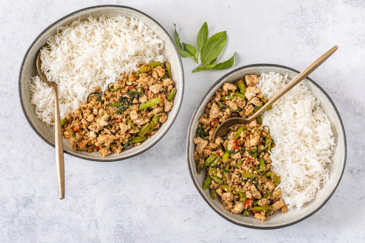 Vegan tofu Pad Kra Pao - Recipes | fooby.ch