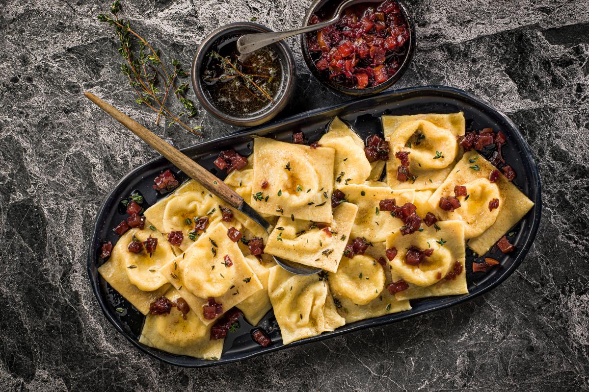 Ravioli with mountain cheese and pear chutney - Recipes | fooby.ch