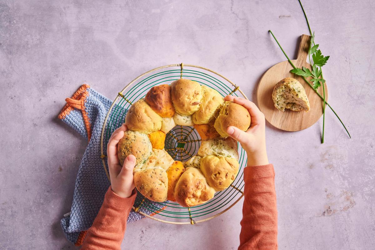 Gugelhopf tear-and-share bread