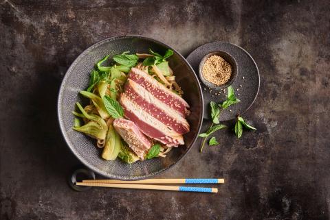 Thon et salade de nouilles de riz