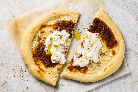 Cacio e pepe Pizza