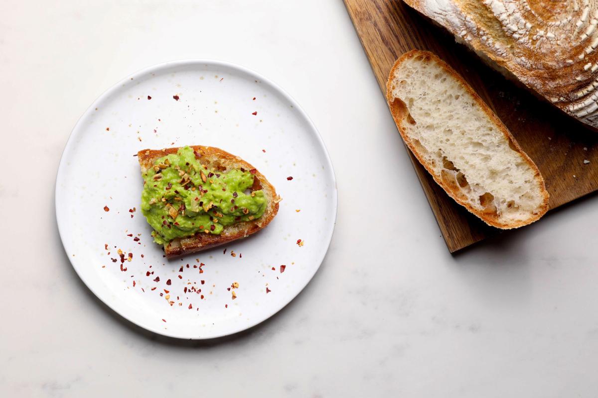 Garlic and avocado toast - Recipes | fooby.ch