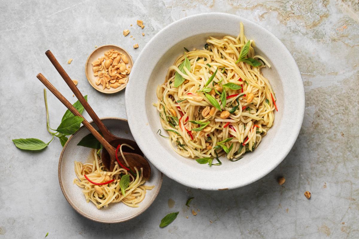 Asian kohlrabi salad - Recipes | fooby.ch