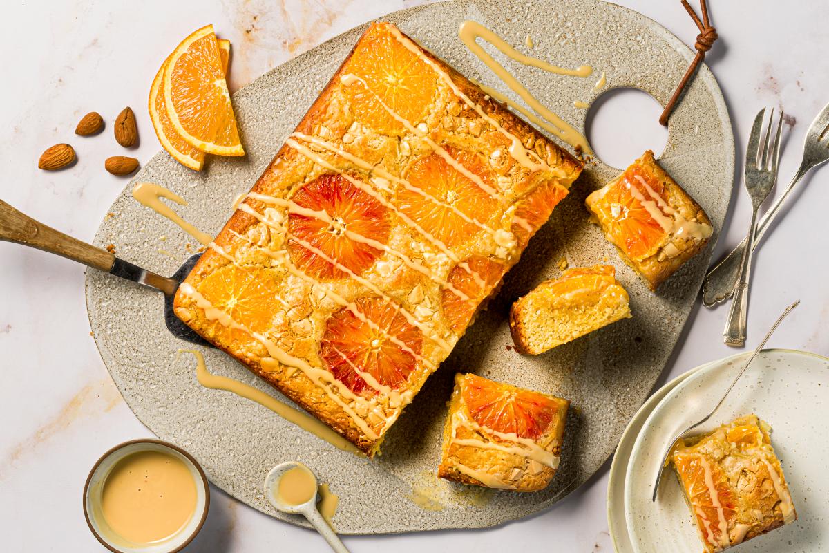 Almond blondies with oranges - Recipes | fooby.ch