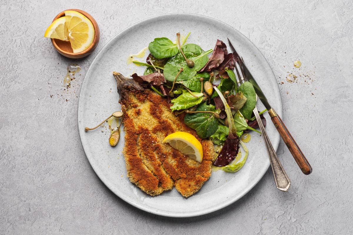 Aubergine schnitzel with salad - Recipes | fooby.ch