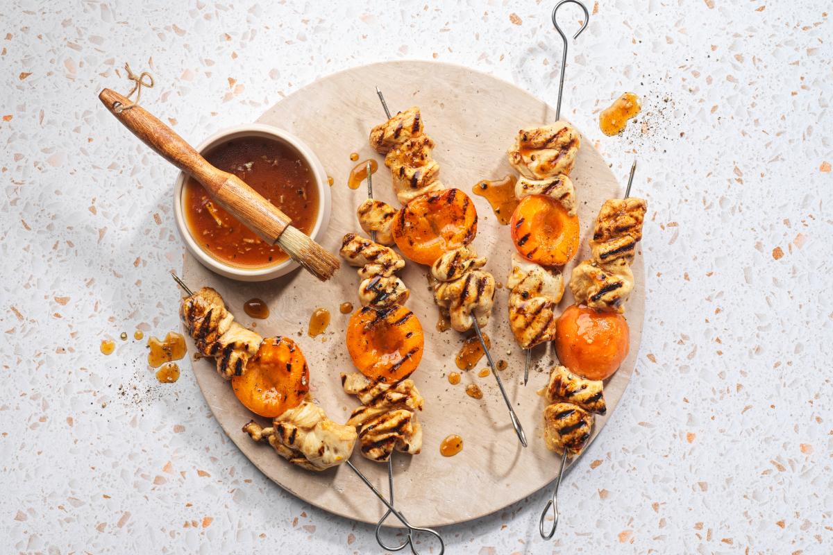 Grilled apricot and chicken skewers - Recipes | fooby.ch