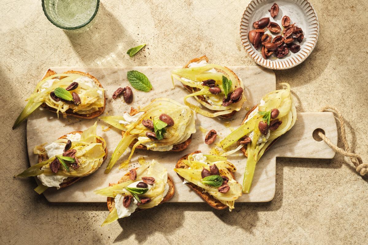 Fennel crostini with burrata - Recipes | fooby.ch