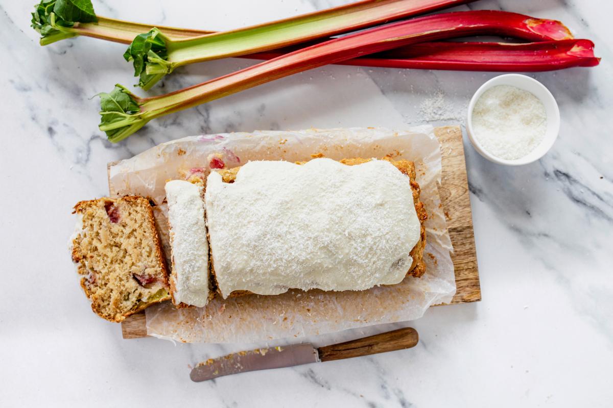 Rhubarb and coconut cake - Recipes | fooby.ch
