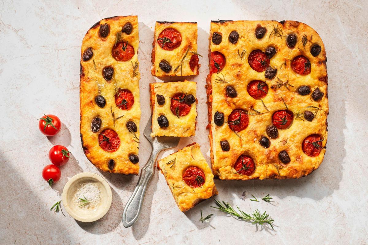 Filled tomato focaccia - Recipes | fooby.ch