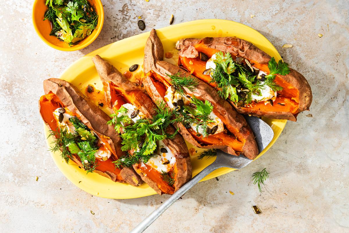Stuffed sweet potatoes with herb salad - Recipes | fooby.ch