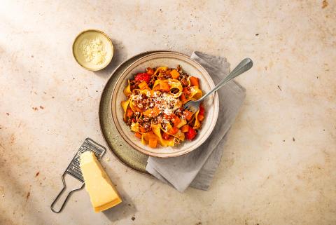 Sauce bolognaise à la courge accompagnée de pâtes