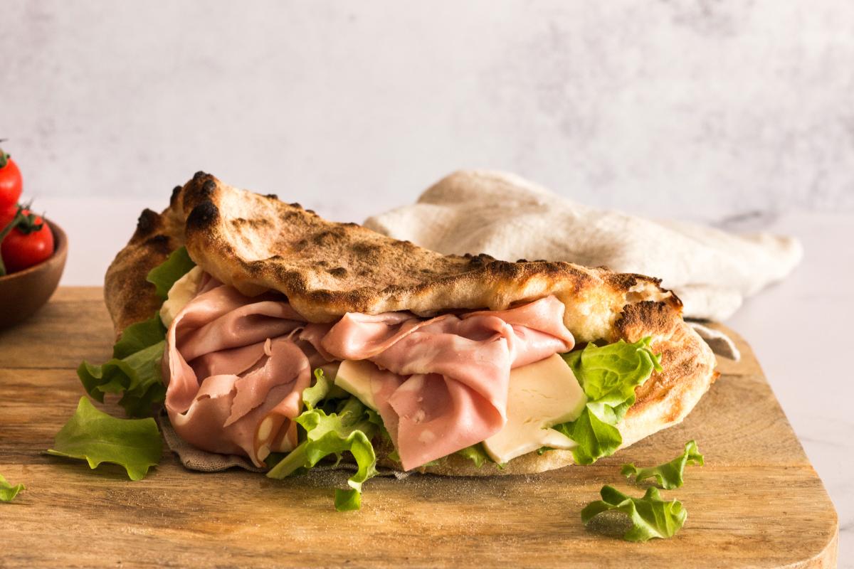 Folded pizza with mortadella - Recipes | fooby.ch