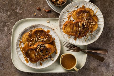 French toast with caramel