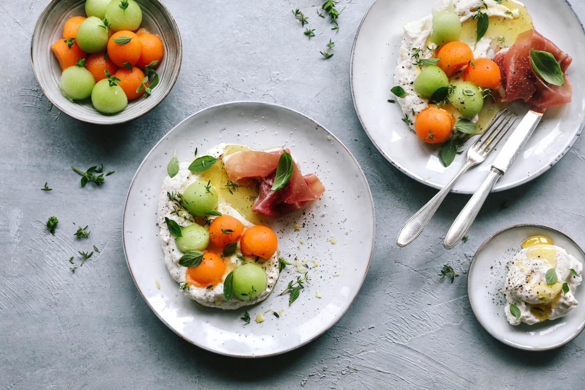 Melonensalat mit Rohschinken und Ricotta - Rezepte | fooby.ch