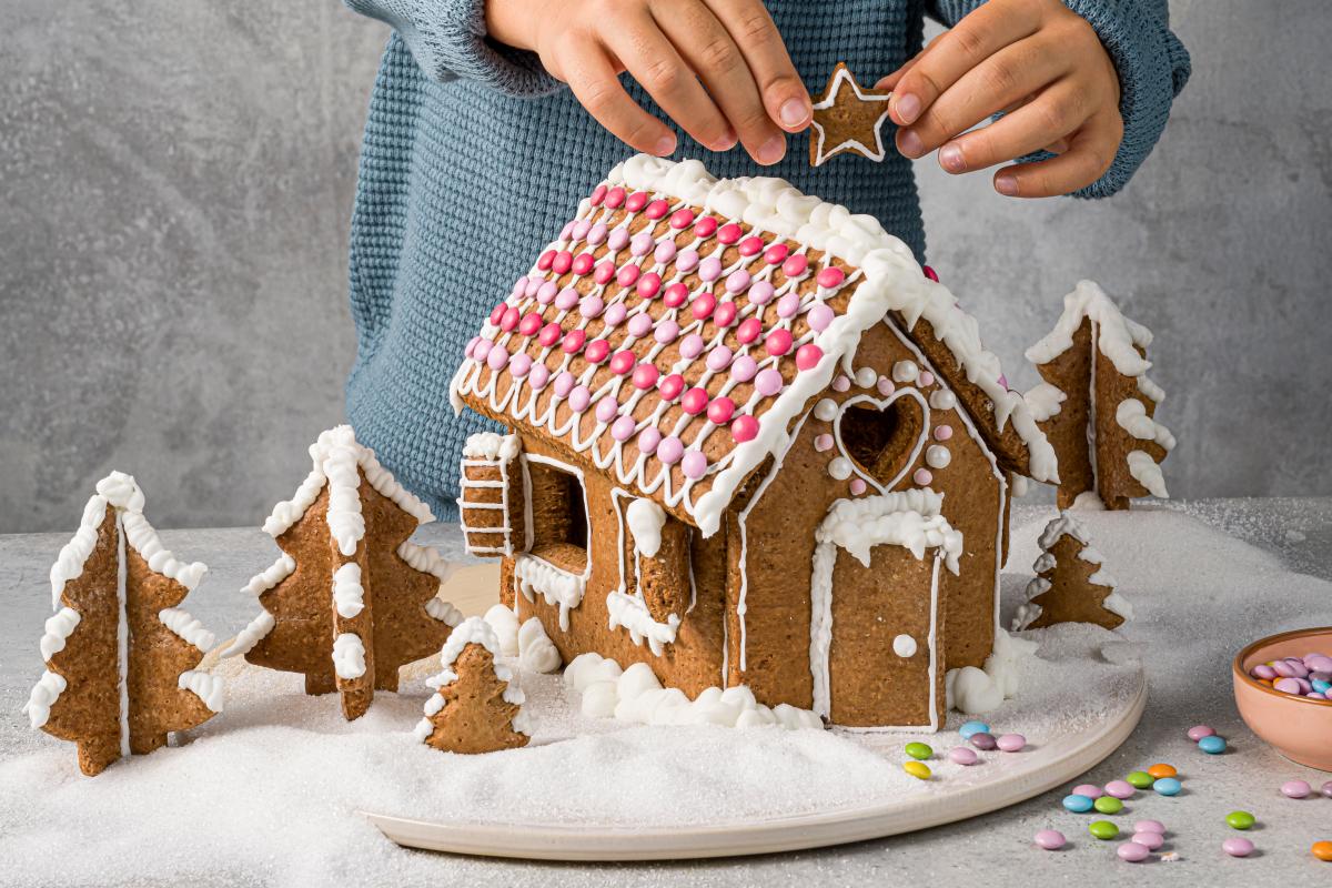 Colourful gingerbread house - Recipes | little FOOBY