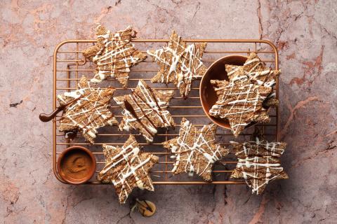 Cinnamon stars with cinnamon caramel