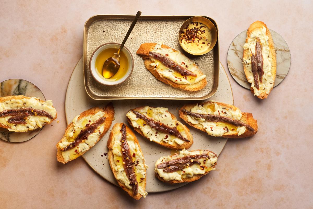 Canapés mit Camembert und Kümmel - Rezepte | fooby.ch