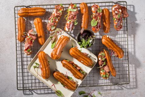 Éclairs aux tomates et au pastrami